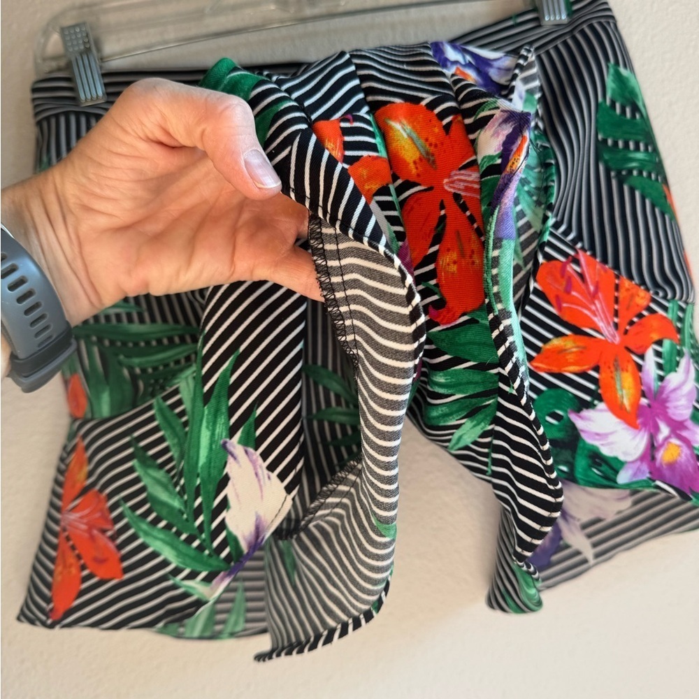 WHO WHAT WEAR {Anthro} Ruffle Hem Shorts - Picture 6 of 10